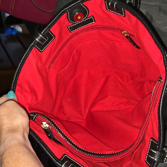 Dooney and Bourke Large Leather Tote, Black, minor scratch on back EUC - Picture 10 of 10